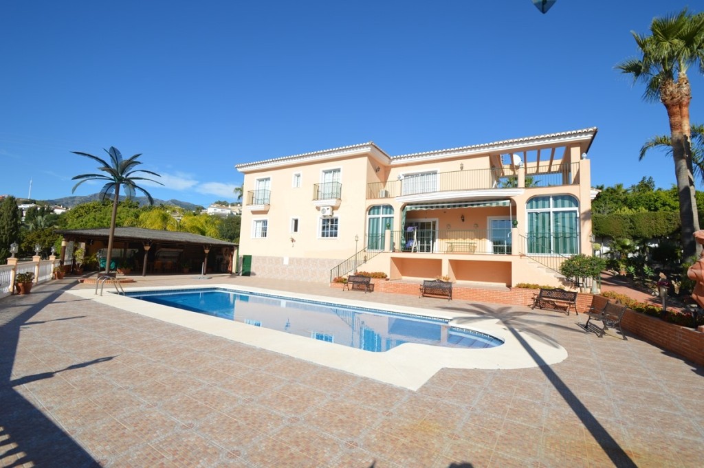 Villa  € 2.600.000,-