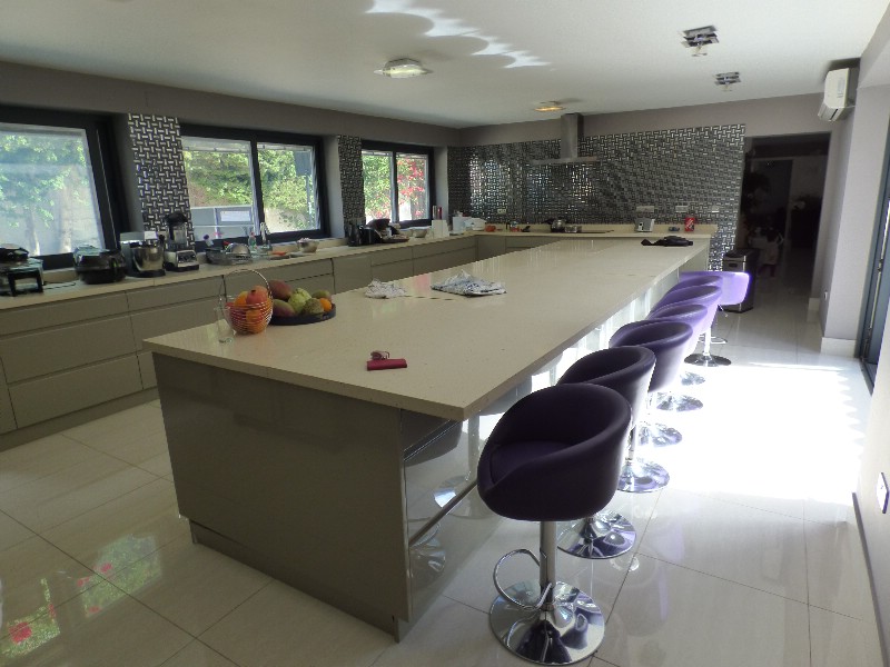 Villa Artola Baja € 1.150.000,-