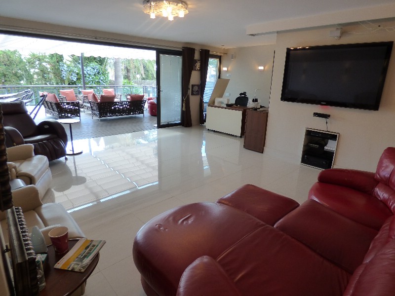 Villa Artola Baja € 1.150.000,-