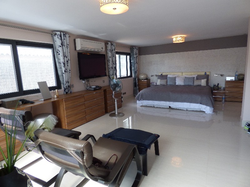 Villa Artola Baja € 1.150.000,-