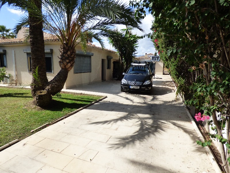 Villa Artola Baja € 1.150.000,-