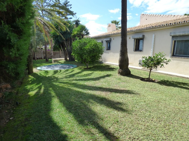 Villa Artola Baja € 1.150.000,-