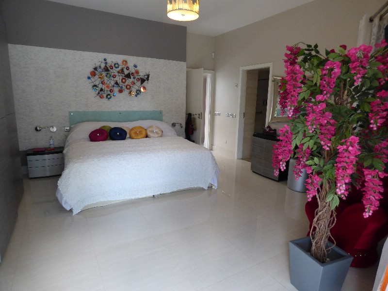 Villa Artola Baja € 1.150.000,-