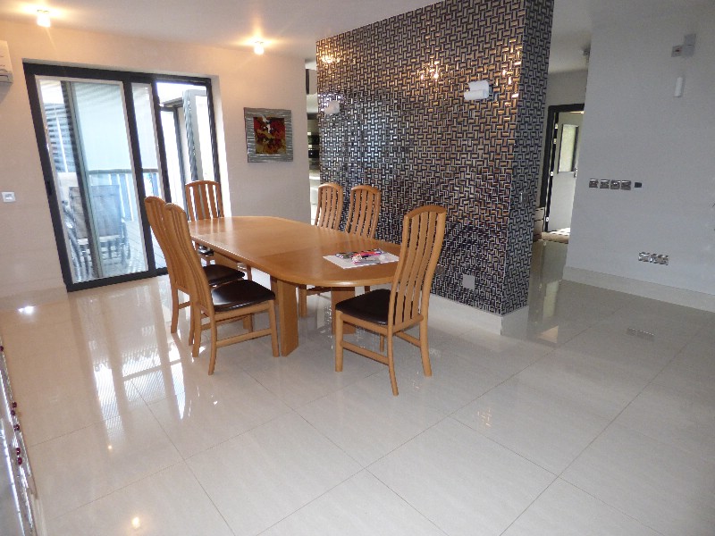 Villa Artola Baja € 1.150.000,-