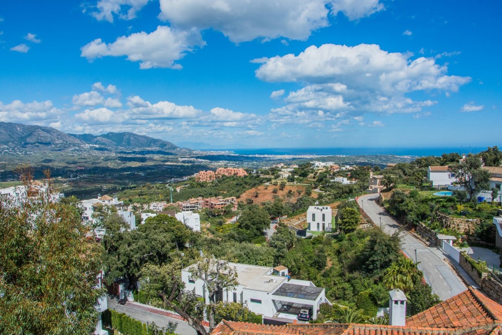 Building Plot La Mairena € 2.355.000,-