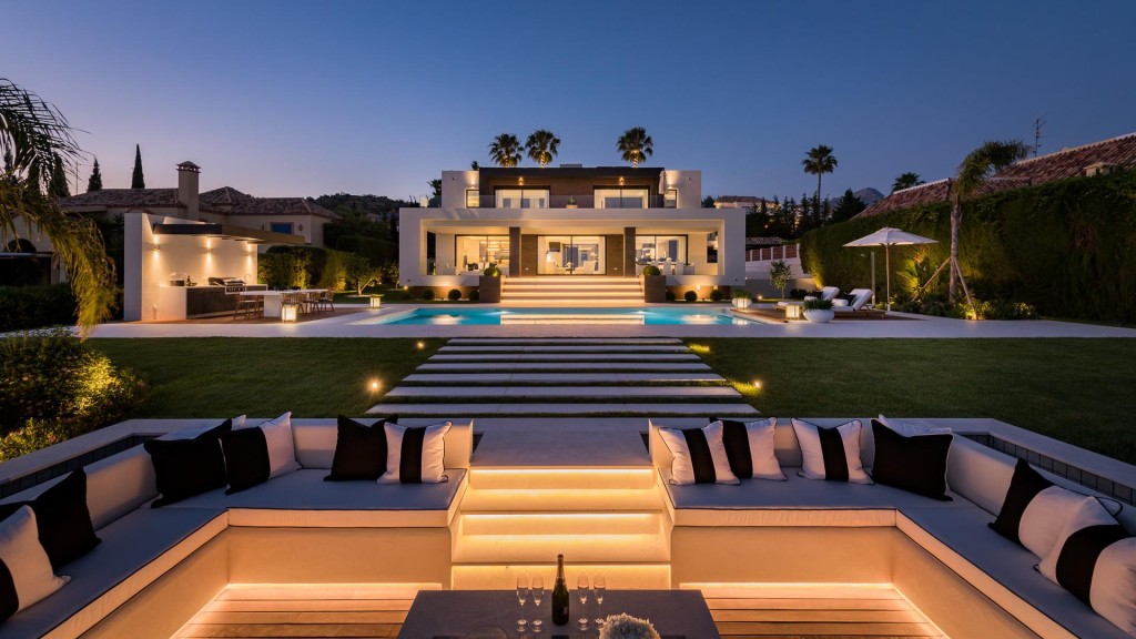 Detached Villa Nueva Andalucía € 5.995.000,-