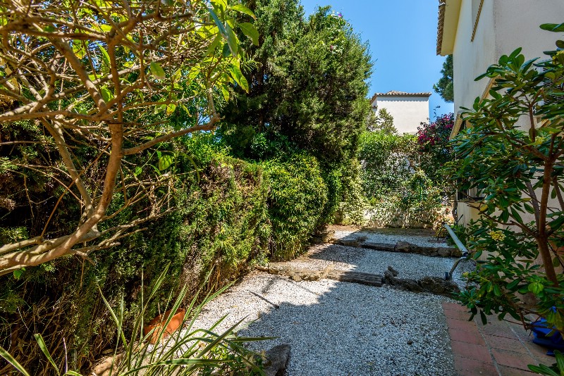 Villa Artola € 1.695.000,-