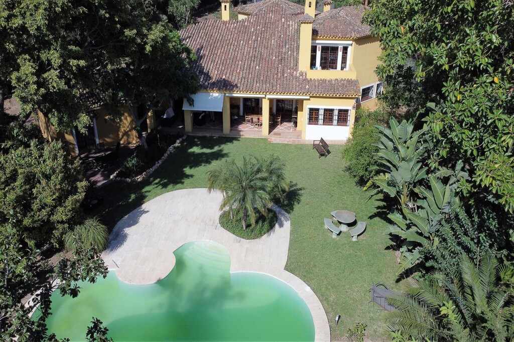 Detached Villa El Paraiso Bajo € 1.990.000,-