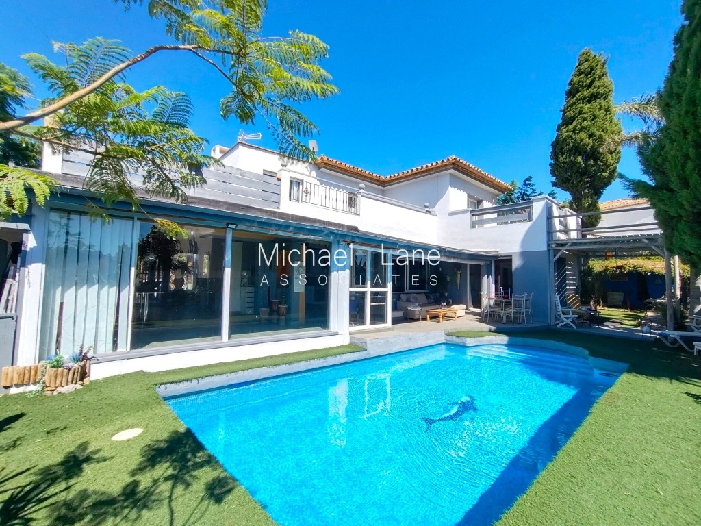 Detached Villa Estepona Golf € 799.000,-