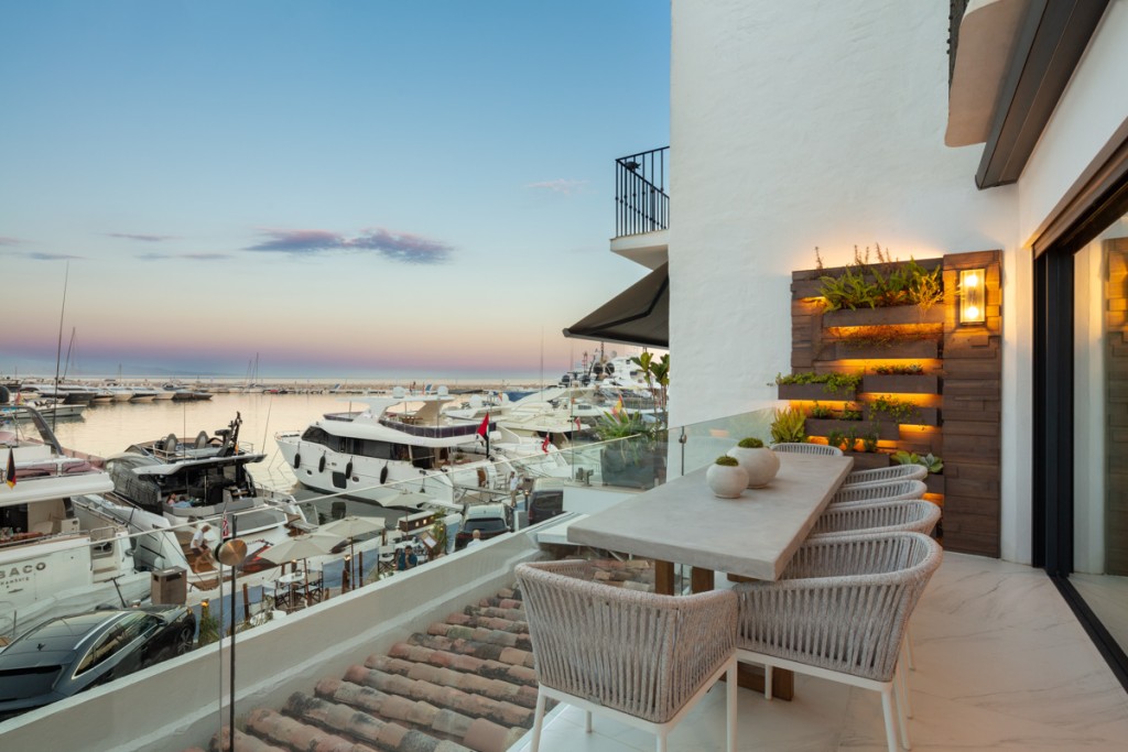 Apartment Puerto Banús € 2.950.000,-