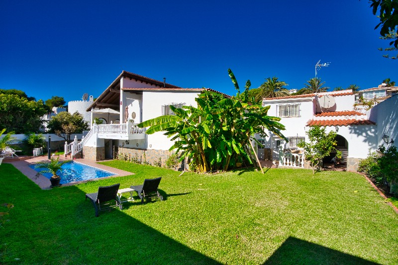 Vrijstaande villa Torrenueva € 1.195.000,-