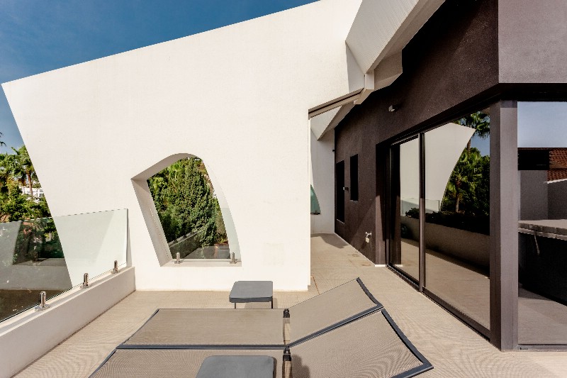 Dubbel penthouse Artola Baja € 890.000,-