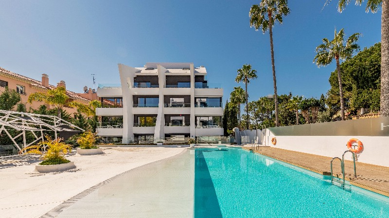 Dubbel penthouse Artola Baja € 890.000,-