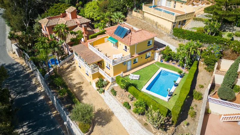 Vrijstaande villa Torrenueva € 1.375.000,-