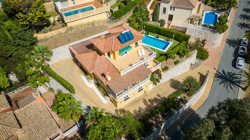 Vrijstaande villa Torrenueva € 1.375.000,-