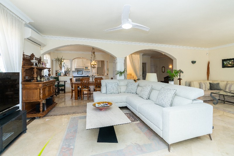 Vrijstaande villa Torrenueva € 1.375.000,-