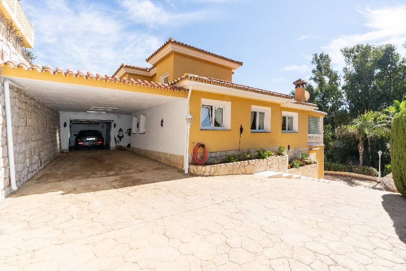 Vrijstaande villa Torrenueva € 1.375.000,-