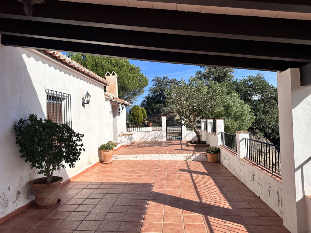 Country Home Comares € 425.000,-