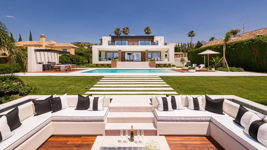 Detached Villa Nueva Andalucía € 5.995.000,-