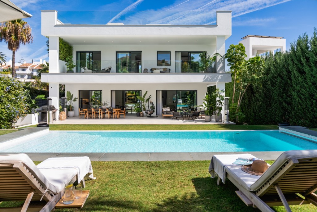 Villa Nueva Andalucía € 4.895.000,-