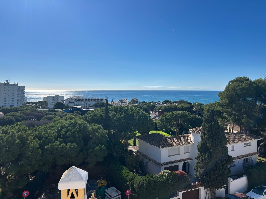 Apartment Calahonda € 399.000,-