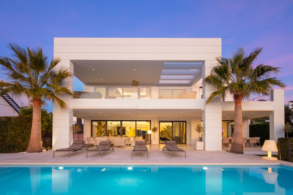 Villa Nueva Andalucía € 4.750.000,-