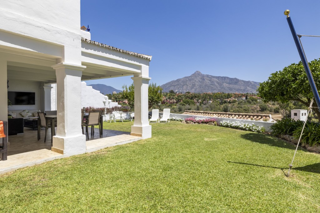 Townhouse Nueva Andalucía € 1.290.000,-