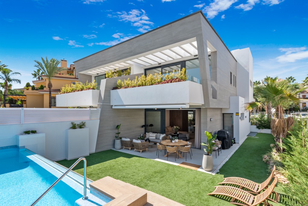 Semi-Detached Villa Puerto Banús € 2.395.000,-