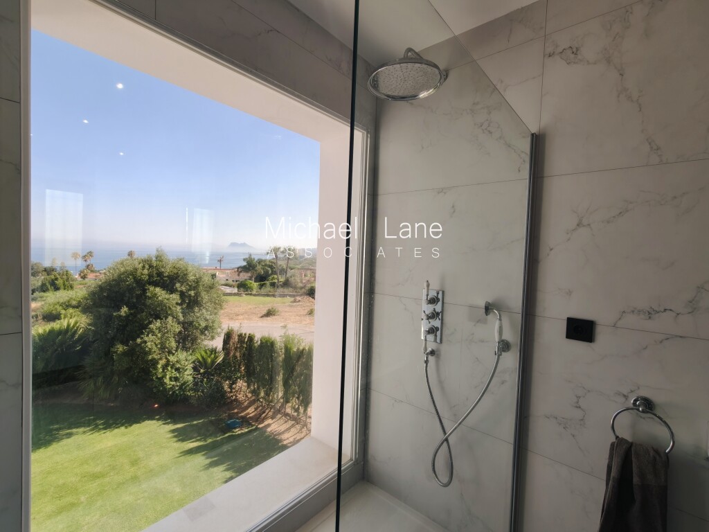 Vrijstaande villa San Diego € 1.899.500,-