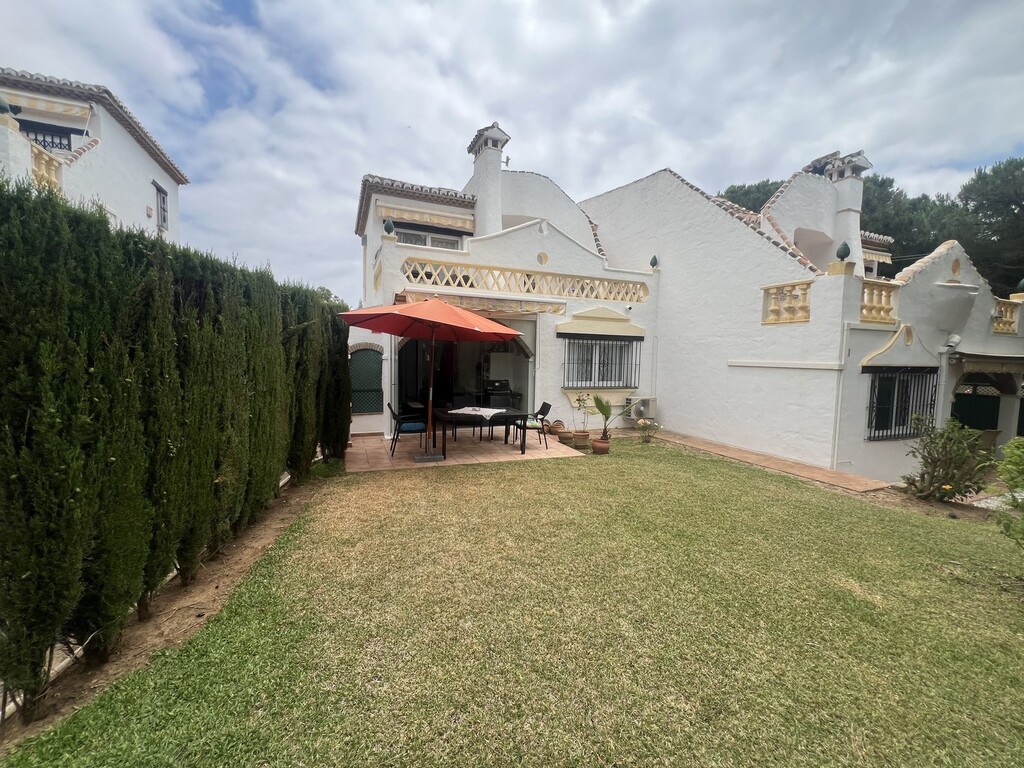 Semi-Detached Villa Calahonda € 477.000,-