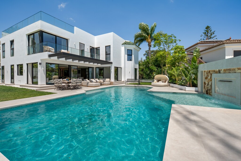 Villa East Estepona € 3.495.000,-