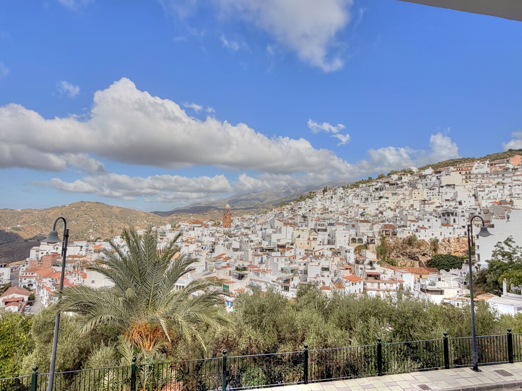 Village/town house Cómpeta € 350.000,-